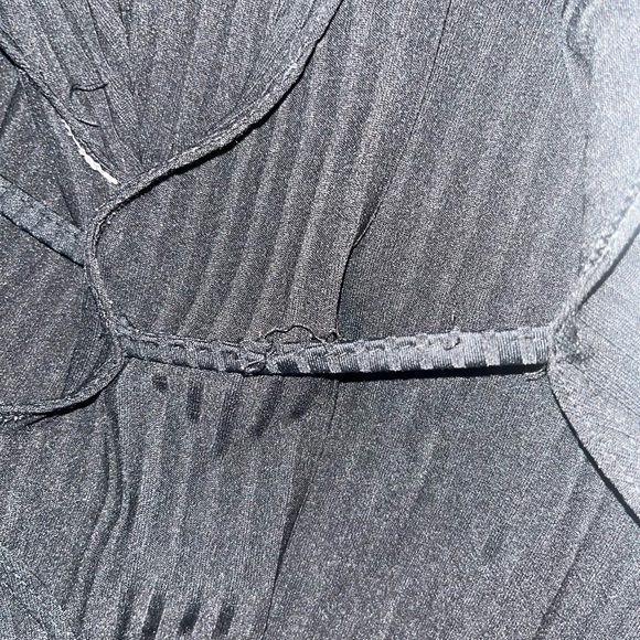 prettylittlething open sides black mock neck top - Picture 6 of 6